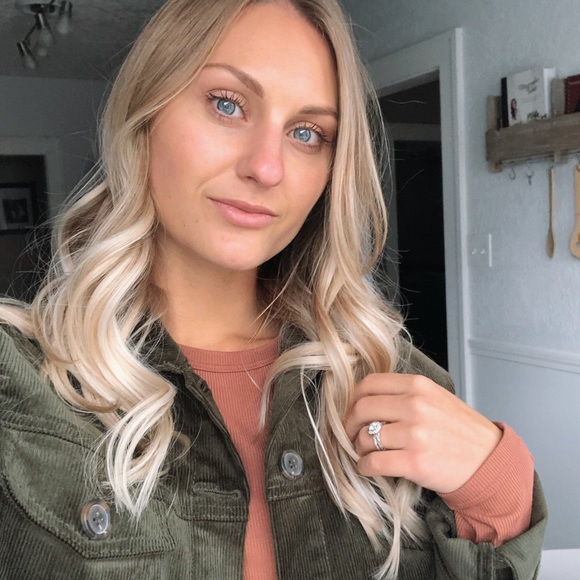 Meet your Posher, Alexis - Picture 1 of 1